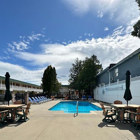 O'Sullivan'S Motel 乔治湖 外观 照片
