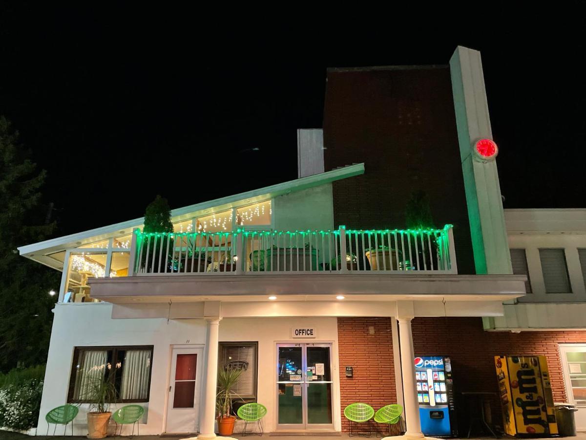O'Sullivan'S Motel 乔治湖 外观 照片