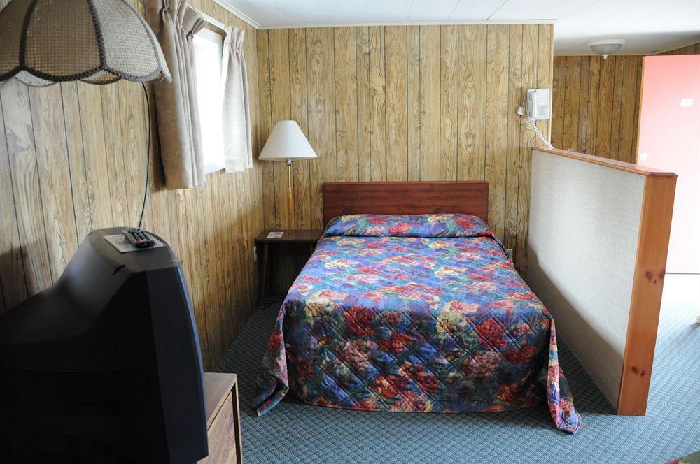 O'Sullivan'S Motel 乔治湖 外观 照片