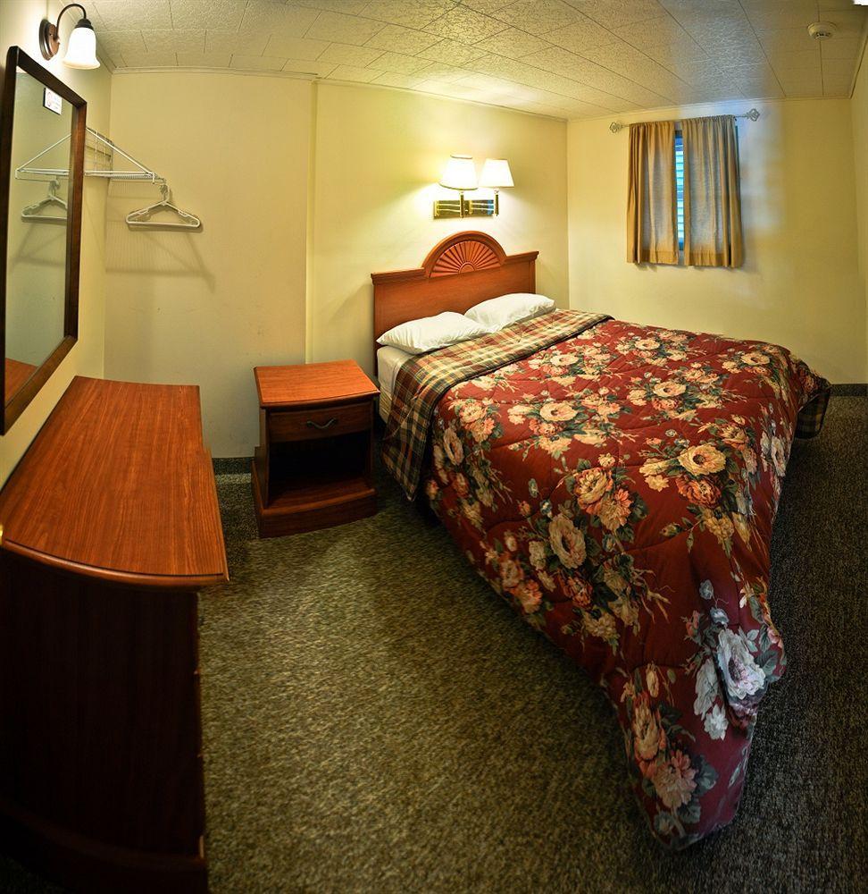 O'Sullivan'S Motel 乔治湖 外观 照片