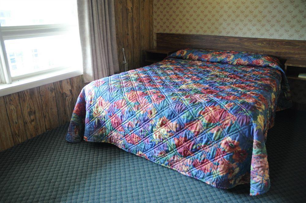 O'Sullivan'S Motel 乔治湖 外观 照片