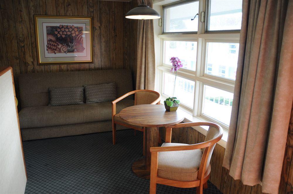 O'Sullivan'S Motel 乔治湖 外观 照片