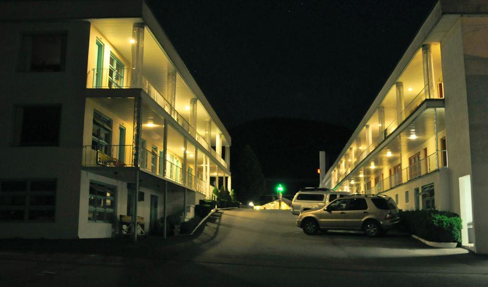 O'Sullivan'S Motel 乔治湖 外观 照片