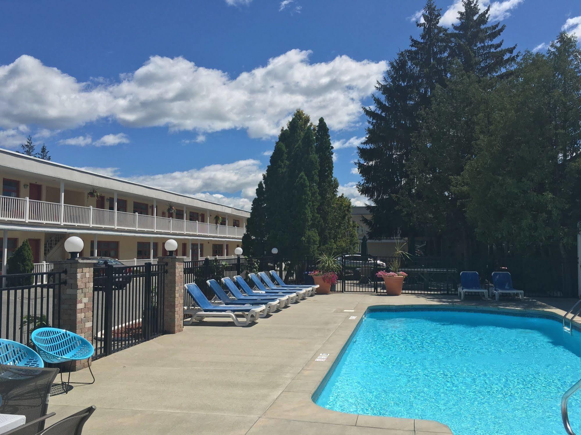 O'Sullivan'S Motel 乔治湖 外观 照片